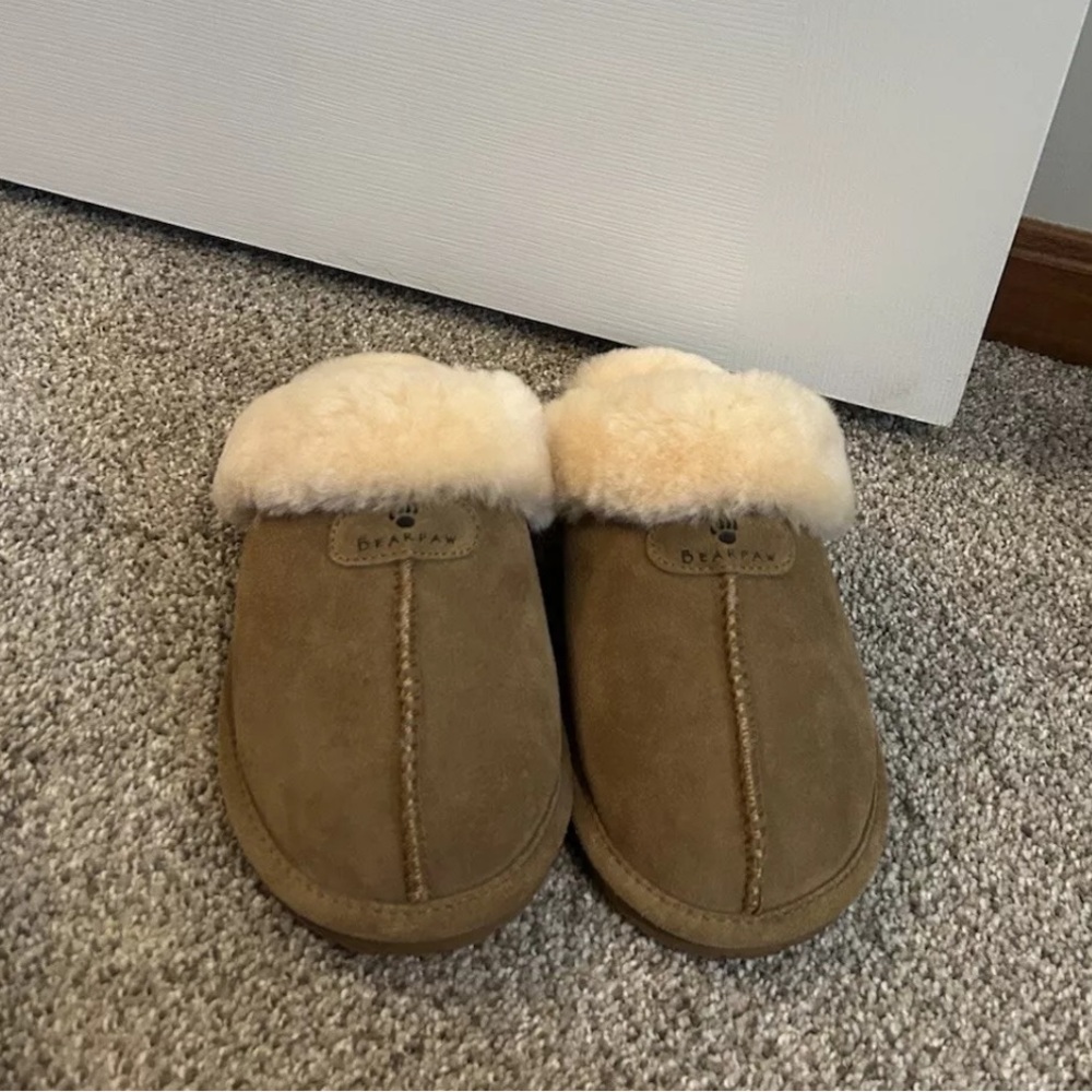 NWOT BEARPAW Women’s Loki Slippers Size 9 Hickory